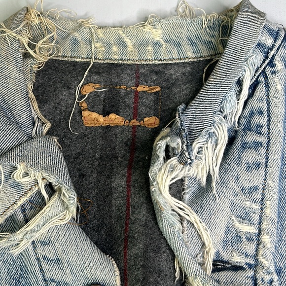Vintage Levi’s Distressed Flannel Lined Jean Jacket - Picture 6 of 15